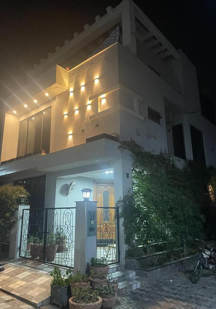 Grey Orchard Homestay - A Family Place Lahore Exteriör bild
