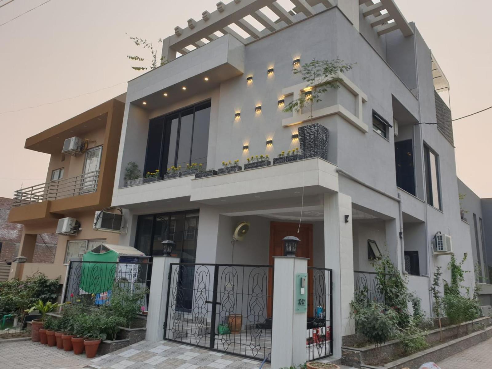 Grey Orchard Homestay - A Family Place Lahore Exteriör bild